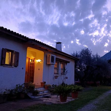 Nafpaktos Cottage By The Sea For Travelers And Dreamers! Eksteriør billede