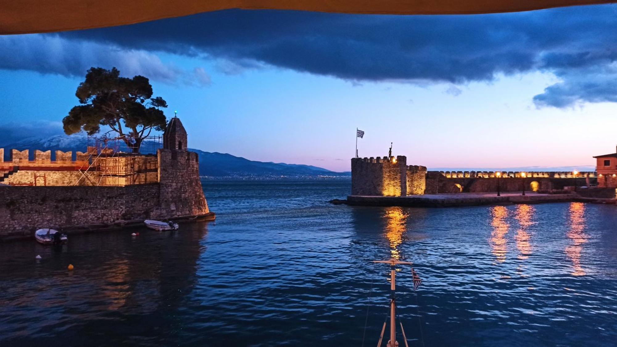 Nafpaktos Cottage By The Sea For Travelers And Dreamers! Eksteriør billede