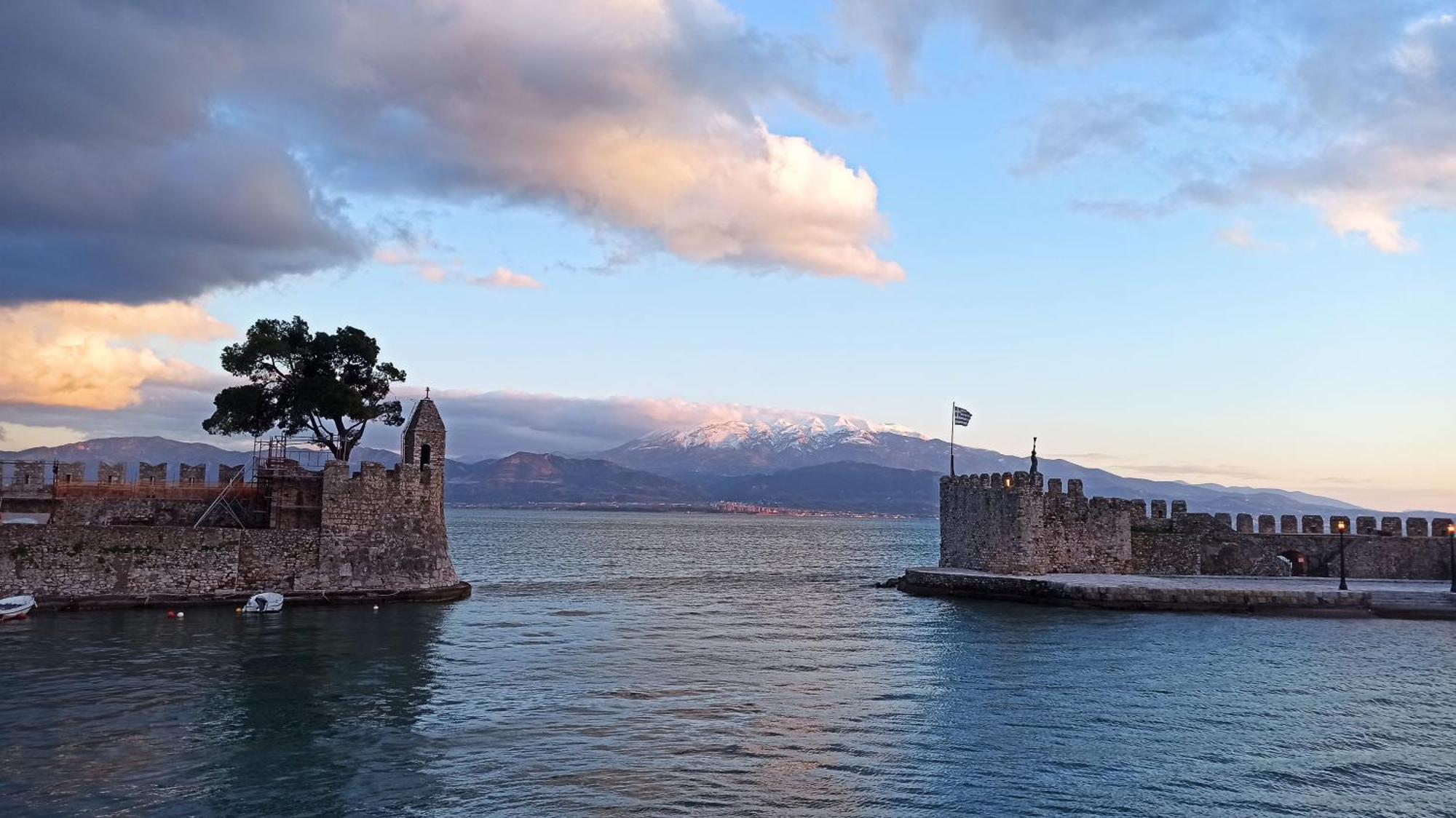 Nafpaktos Cottage By The Sea For Travelers And Dreamers! Eksteriør billede