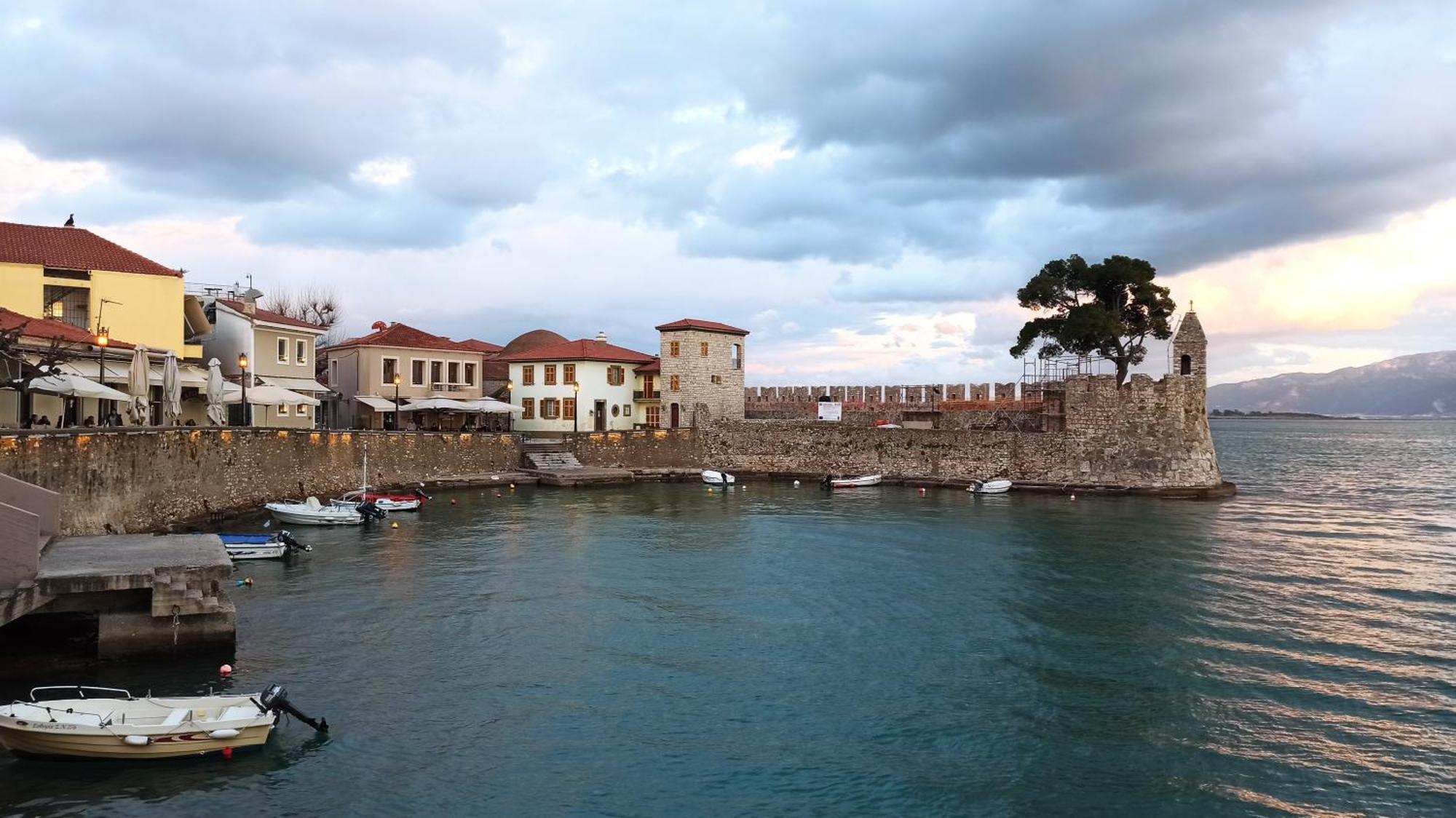 Nafpaktos Cottage By The Sea For Travelers And Dreamers! Eksteriør billede