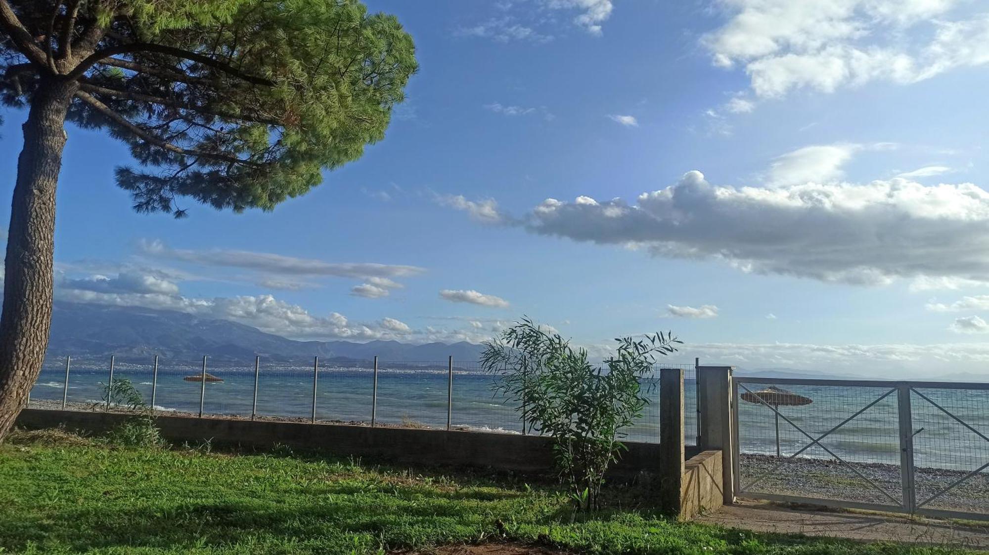 Nafpaktos Cottage By The Sea For Travelers And Dreamers! Eksteriør billede