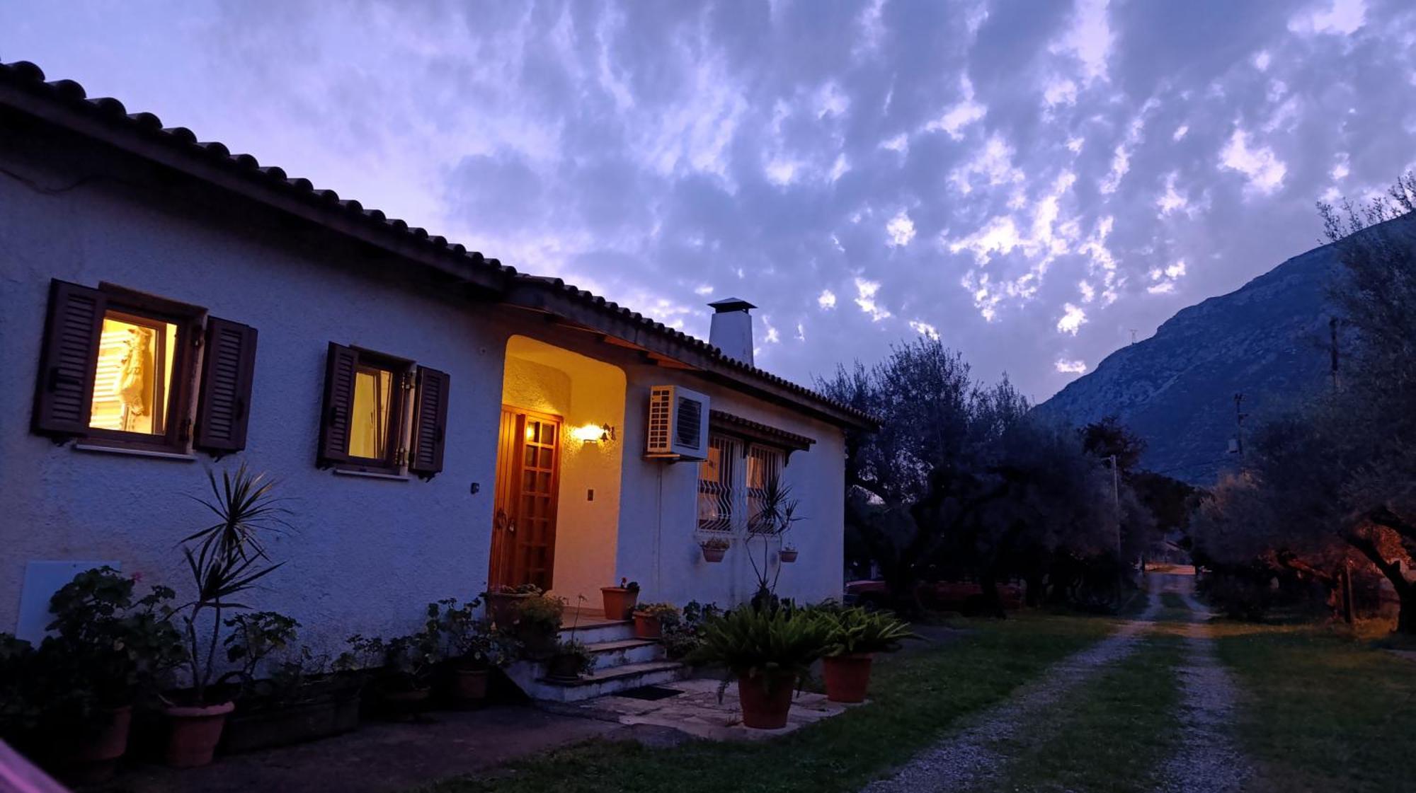 Nafpaktos Cottage By The Sea For Travelers And Dreamers! Eksteriør billede